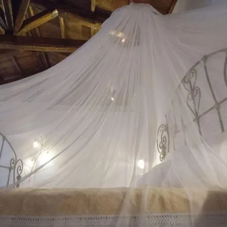 Abramis アパート Mitáta